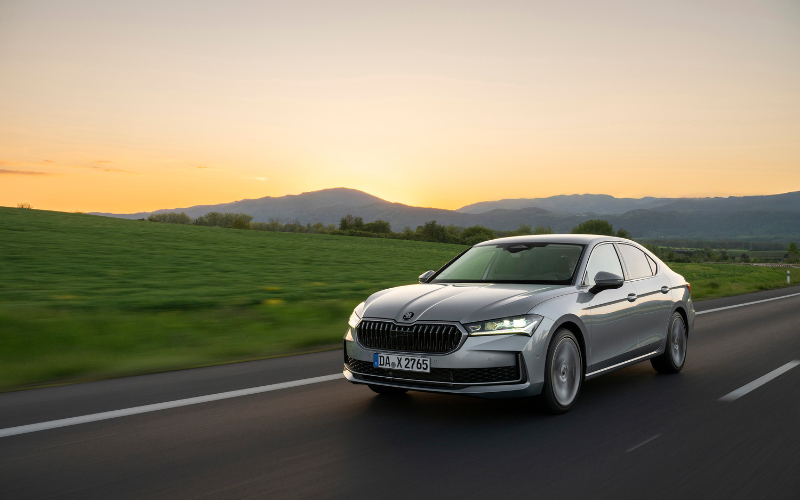 Skoda Superb exterior image